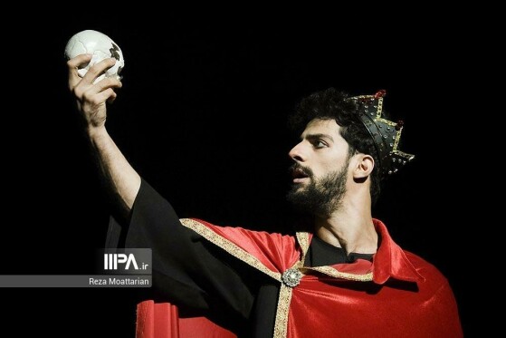 نمایش بازیگر سایه ها