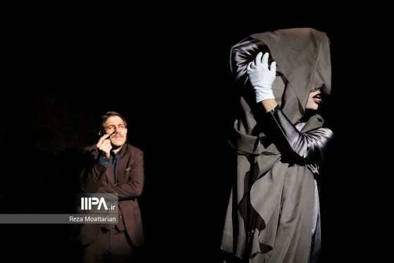 نمایش بازیگر سایه ها