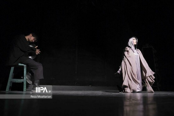 نمایش بازیگر سایه ها