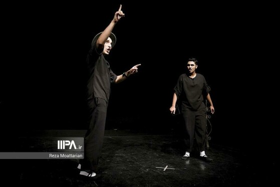 نمایش بازیگر سایه ها