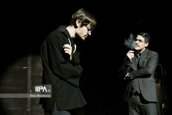 نمایش بازیگر سایه ها