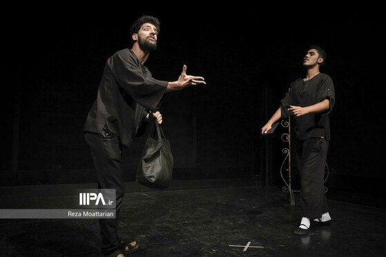 نمایش بازیگر سایه ها