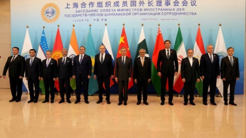 گزارش تصویری/ عکس یادگاری وزرای شرکت کننده در بیست و پنجمین اجلاس وزرای خارجه سازمان همکاری شانگهای در چین