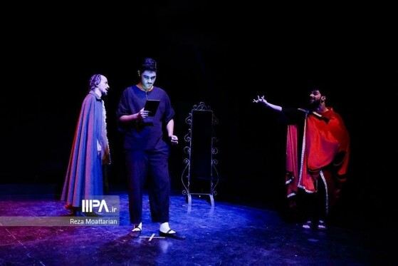 نمایش بازیگر سایه ها