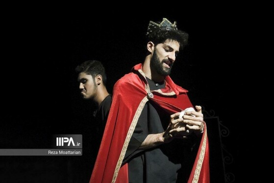 نمایش بازیگر سایه ها