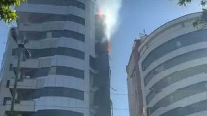 آتش‌سوزی در برج زمرد تبریز مهار شد