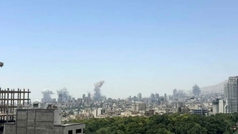 انتشار ۴۷ هزار تن گاز گلخانه‌ای پس از حملات موشکی به انبارهای نفتی