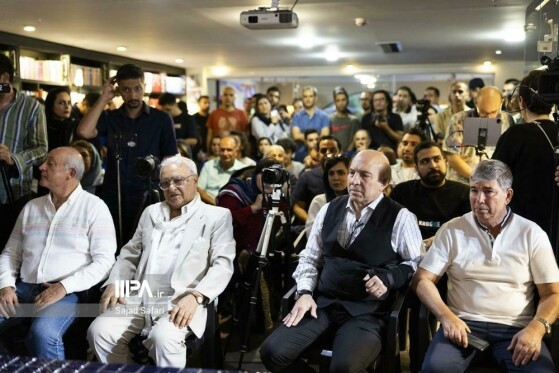 مراسم رونمایی کتاب آبی آنتیک؛ از تاج تا استقلال