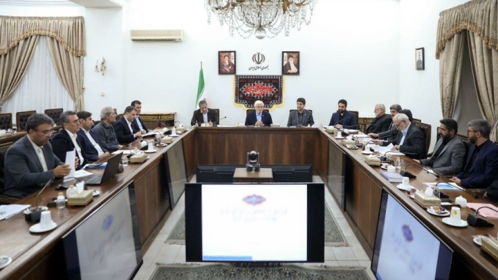 عارف: انسجام بوجود آمده را نباید با بی هنری از بین ببریم/ ضرورت تقویت سکوهای داخلی ارتباطی