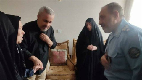 دیدار وزیر دفاع با خانواده شهید سپهبد محمد باقری