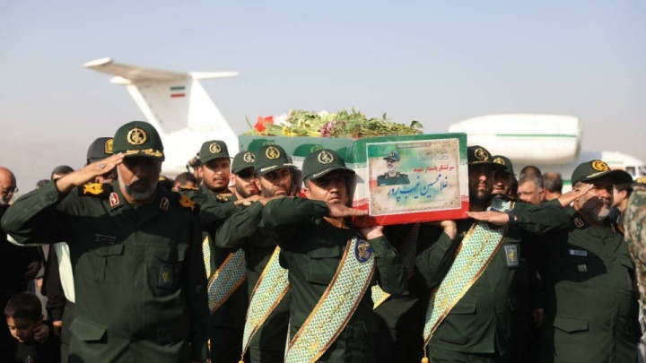 استقبال از پیکر سردار شهید غلامحسین غیب پرور در فرودگاه شیراز