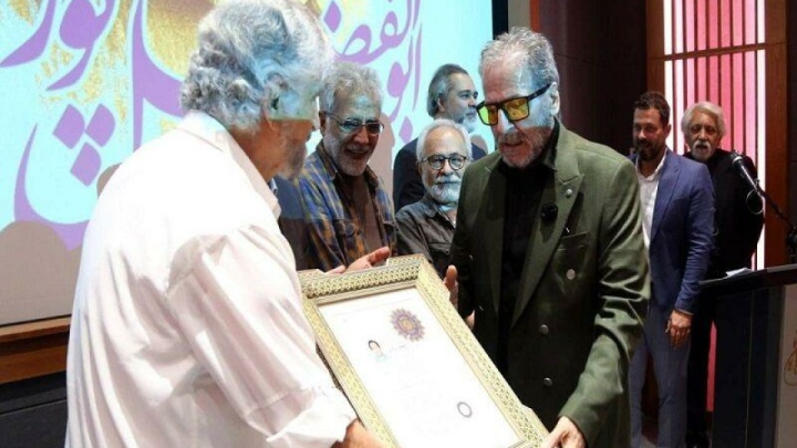 گواهینامه درجه یک هنری به ابوالفضل پورعرب اهدا شد