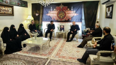 حضور رئیس مجلس در منزل شهید محمدمهدی طهرانچی