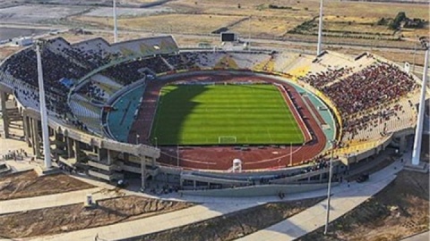 کار ترمیم چمن ورزشگاه غدیر آغاز میشود