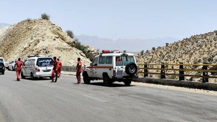 اعزام ۱۳ دستگاه آمبولانس فارس به محل حادثه واژگونی اتوبوس در محور فیروزآباد ـ کوار