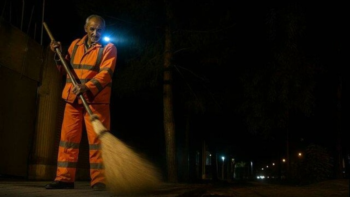 تجهیز لباس‌های پاکبانان شب کار به چراغ‌های چشمک‌زن