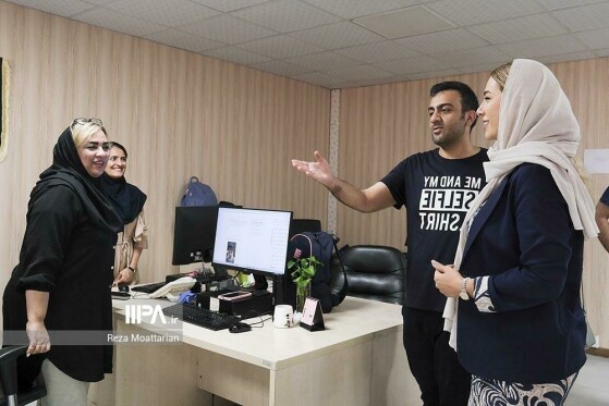 مهروز ساعی در تحریریه ایران