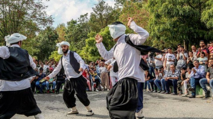 تئاتر اقوام نیازمند نگرشی اصولی است/ نمایش لهجه و لباس به تنهایی کافی نیست