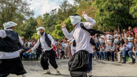 تئاتر اقوام نیازمند نگرشی اصولی است/ نمایش لهجه و لباس به تنهایی کافی نیست