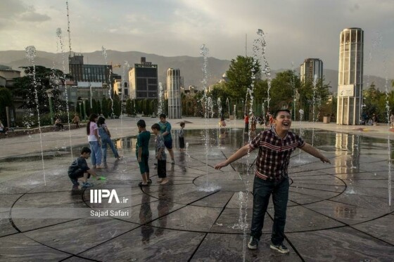 پارک آب و آتش؛ پناهگاه کودکان در موج گرمای تهران