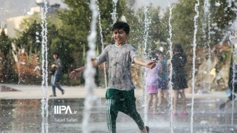 گزارش تصویری/ پارک آب و آتش؛ پناهگاه کودکان در موج گرمای تهران