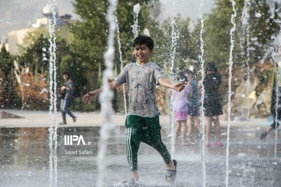 پارک آب و آتش؛ پناهگاه کودکان در موج گرمای تهران