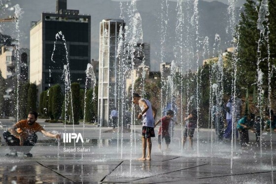 پارک آب و آتش؛ پناهگاه کودکان در موج گرمای تهران