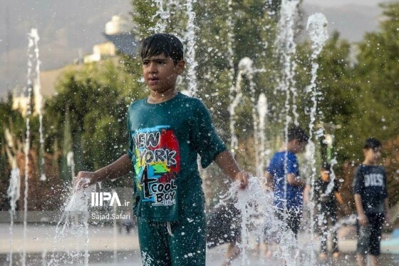 پارک آب و آتش؛ پناهگاه کودکان در موج گرمای تهران