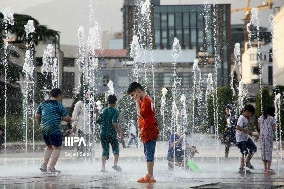 پارک آب و آتش؛ پناهگاه کودکان در موج گرمای تهران
