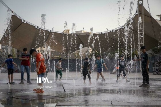 پارک آب و آتش؛ پناهگاه کودکان در موج گرمای تهران