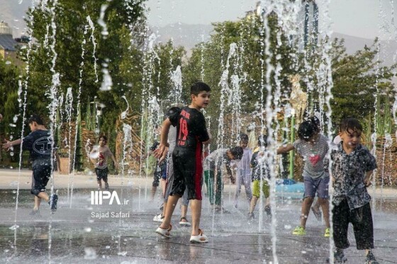پارک آب و آتش؛ پناهگاه کودکان در موج گرمای تهران