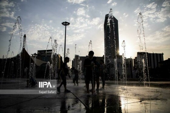 پارک آب و آتش؛ پناهگاه کودکان در موج گرمای تهران