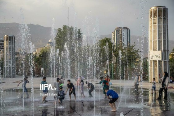 پارک آب و آتش؛ پناهگاه کودکان در موج گرمای تهران