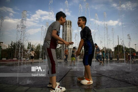پارک آب و آتش؛ پناهگاه کودکان در موج گرمای تهران