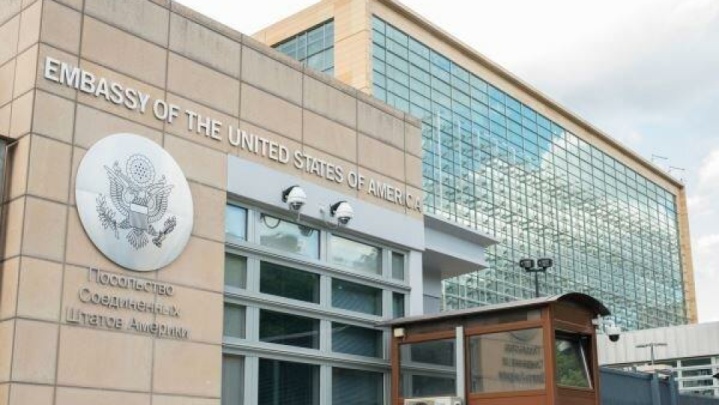 افشاگری از هزینه میلیون‌دلاری دولت بایدن برای ارتقای استخرهای سفارت‌های آمریکا