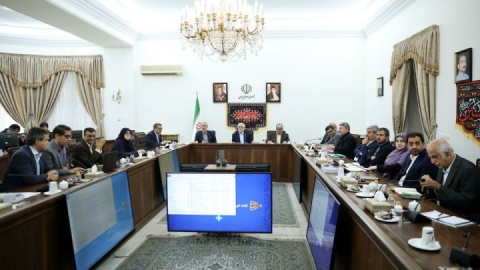 تاکید عارف بر ارائه پیوست معیشتی در هر برنامه اقتصادی و سیاستهای پولی و مالی دولت