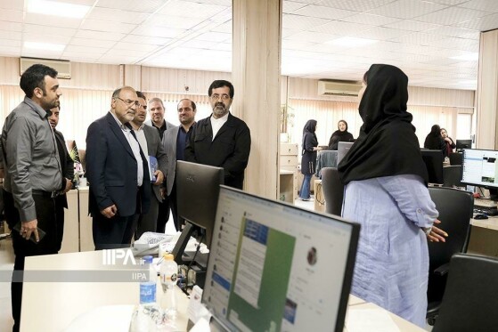 بازدید استاندار قم از موسسه ایران