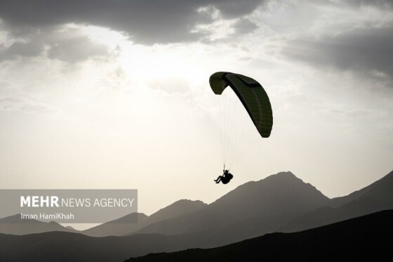 پرواز با پاراگلایدر