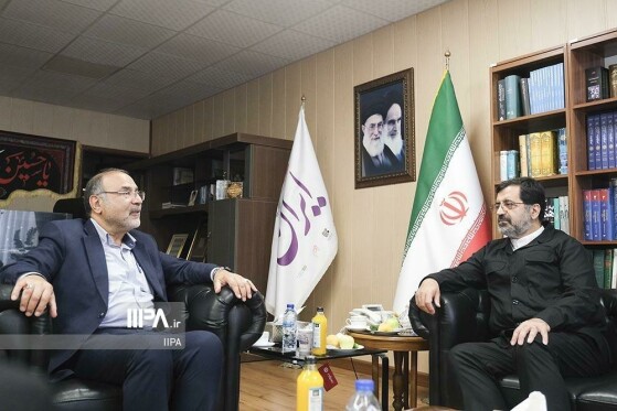 بازدید استاندار قم از موسسه ایران