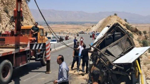 علت حادثه واژگونی اتوبوس در محور فیروزآباد- کوار مشخص شد