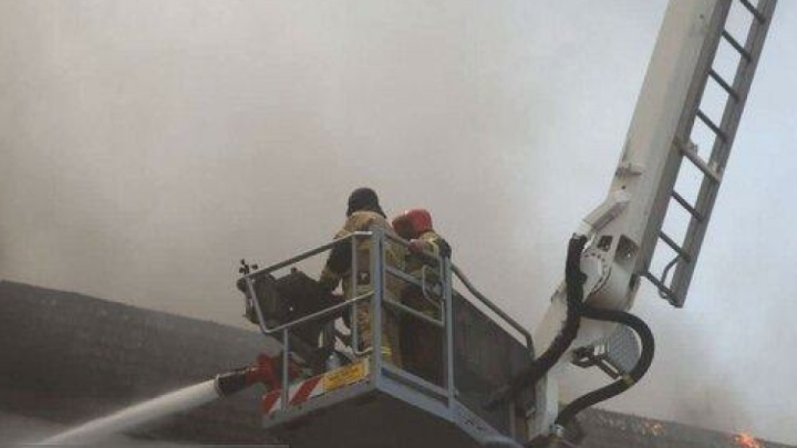 آتش‌سوزی مجتمع ونوس منطقه آزاد انزلی نیمه شب گذشته مهار شد