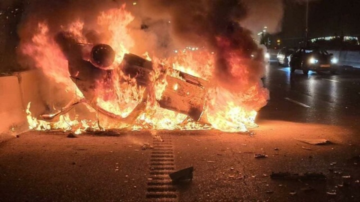 واژگونی و آتش‌سوزی مرگبار خودروی ۲۰۶ در بزرگراه تهران ـ قم