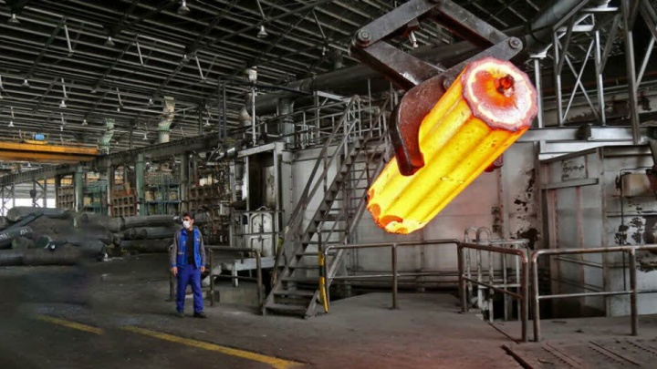 تدوین بسته‌های حمایتی برای تولیدکنندگان قم در دستور کار