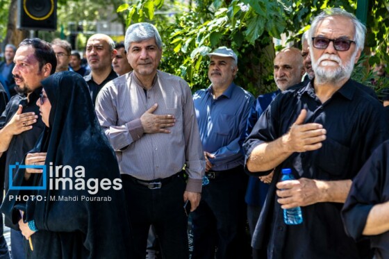 رامین مهمانپرست، سخنگوی اسبق وزارت خارجه در میانه عکس