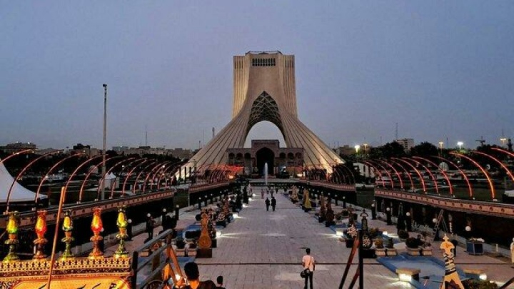 میراث فرهنگی ممنوع کرد اما «برج آزادی» خلوت نشد!