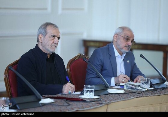 نشست رئیس جمهور با معاونان و مدیران وزارت امور خارجه