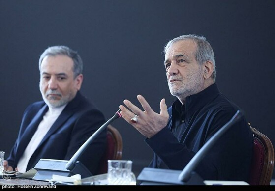 نشست رئیس جمهور با معاونان و مدیران وزارت امور خارجه