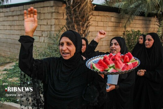 عبور کاروان انصارالحسین(ع) از دل رودخانه به سوی کربلا