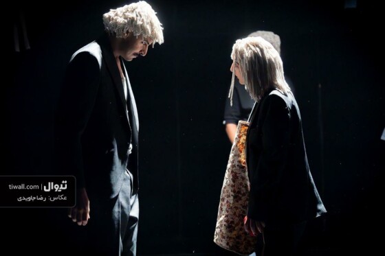 نمایش «مشکلات» با طراحی، نویسندگی و کارگردانی ماهور تهرانی در خانه هنرمندان سالن انتظامی در حال اجراست. اثر کاری از گروه هنری آژاد است و با ترکیبی از بازیگران جوان روایت خود را به دید مخاطب می‌رساند. این اثر در سبک گروتسک و فیزیکال-تئاتر به روی صحنه رفته است.