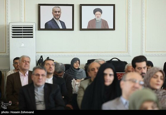 نشست رئیس جمهور با معاونان و مدیران وزارت امور خارجه